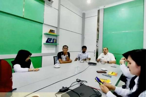 Sekretaris DLHK Pekanbaru TA Reza Fahlevi Pimpin Rapat Gerakan PBLHS Bersama KLHK