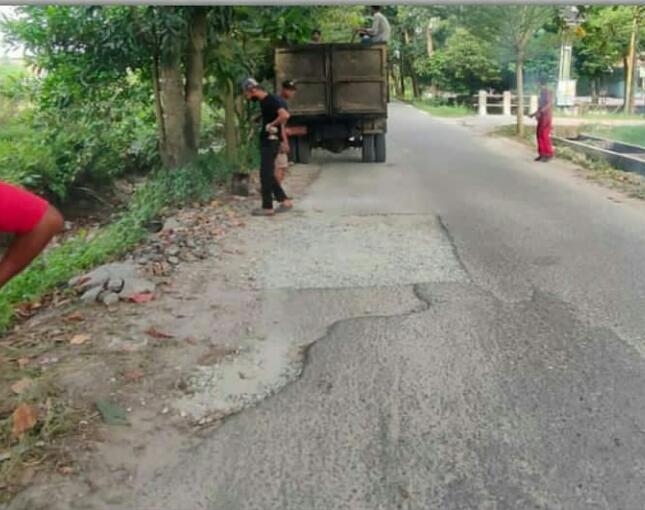 Dinas PUPR Perbaiki Jalan Bangau Sakti di Kecamatan Binawidya