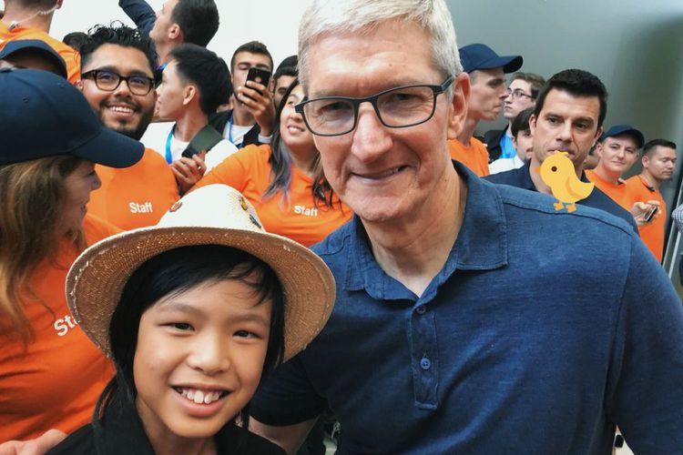 Programer Bocah Asal Indonesia Pamer Foto Bersama CEO Apple