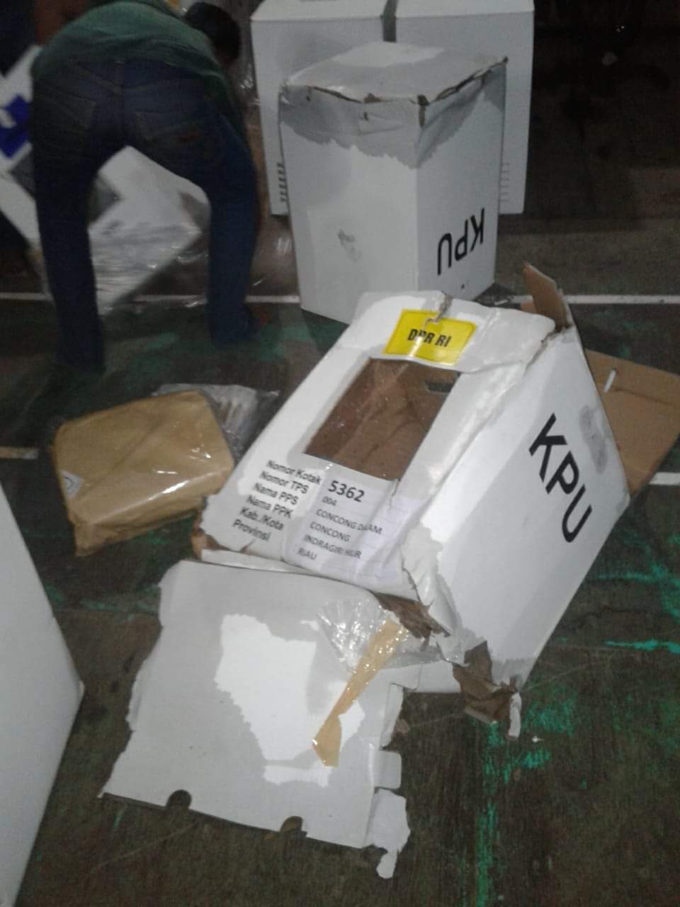 Insiden Kecelakaan Logistik Pemilu 2019 Diduga Juga Terjadi di Concong