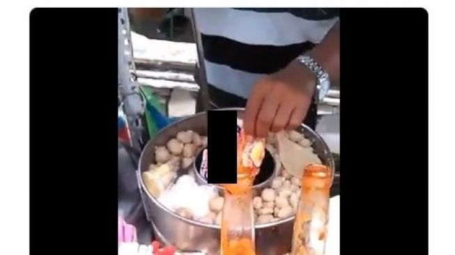 Penjual Rebus Mie Instan Sekalian Bungkusnya Viral, Warganet: Halo Kemenkes