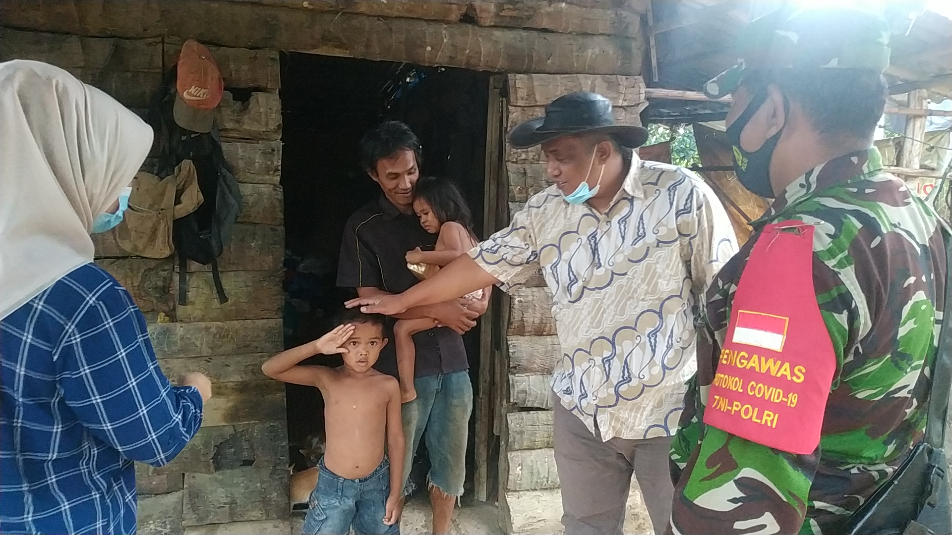 Yudi Iskandar Berikan Bantuan Pada Masyarakat di Kampung Banjar, Ini Kata Julham