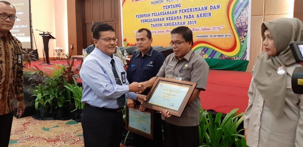 KPU Riau Raih Penghargaan Satker Terbaik Peringkat IV dari KPPN Pekanbaru