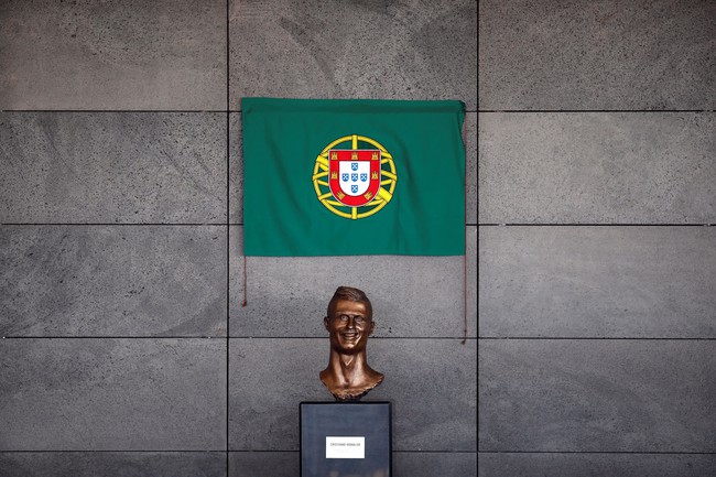Patung Wajah Ronaldo di Bandara Madeira Jadi Olok-olokan