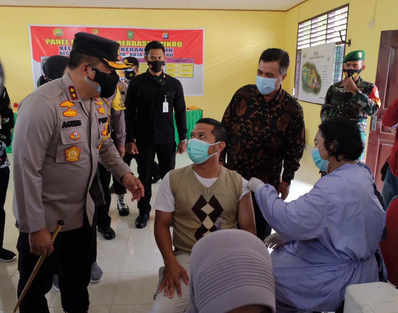 Berikan Bansos dan Gelar Vaksinasi, Kapolda Riau : Kolaborasi dan Sinergi Mampu Tangani Covid-19