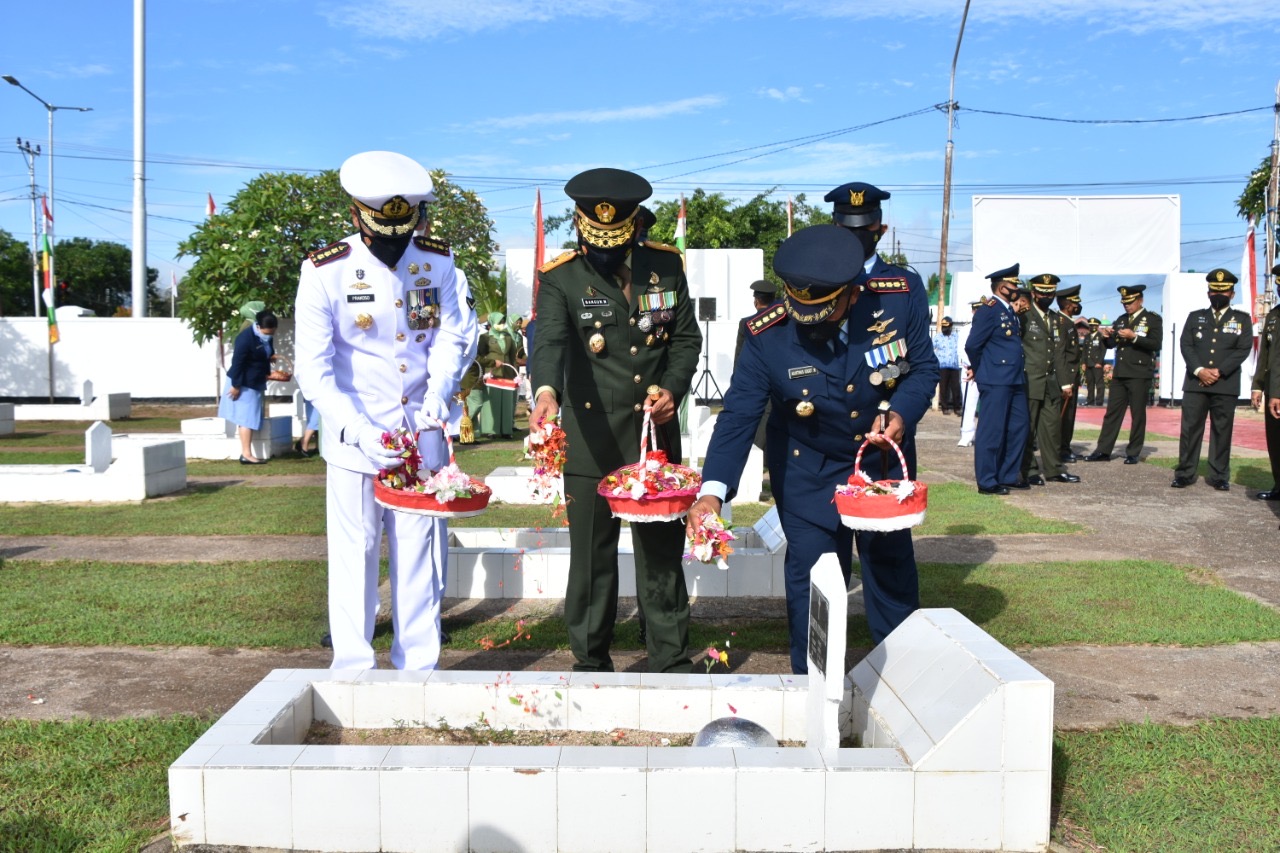 Danrem 174 Merauke Pimpin Ziarah Nasional Dalam Rangka HUT Ke-76 TNI