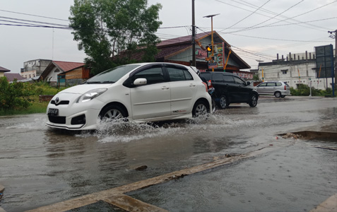 Kota Dumai Dihantam Hujan Badai dan Banjir