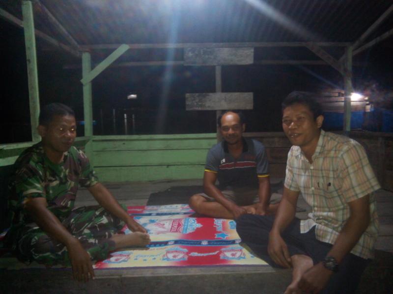 Babinsa Rumbai Jaya Ajak Masyarakat Aktifkan Ronda Malam