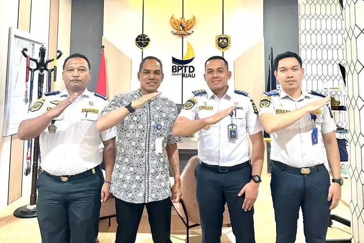 Kadishub Kampar Koordinasi Dengan Balai Pengelolaan Transportasi Terkait Pembangunan Halte di Desa Simalinyang