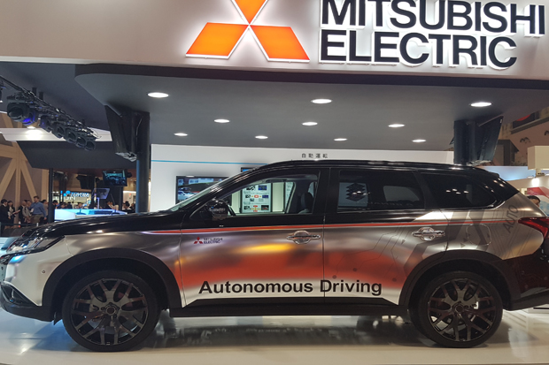Mitsubishi Serahkan Outlander & i-MiEV Listrik ke Pemerintah RI