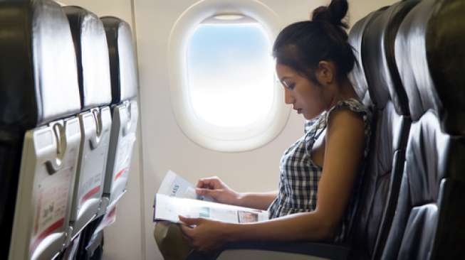 Wanita Ini Tiba-tiba Dikirimi Foto Tak Senonoh di Dalam Pesawat