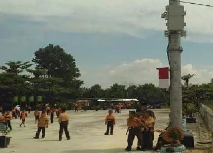 Tower Berdiri di Tengah Pekarangan SD