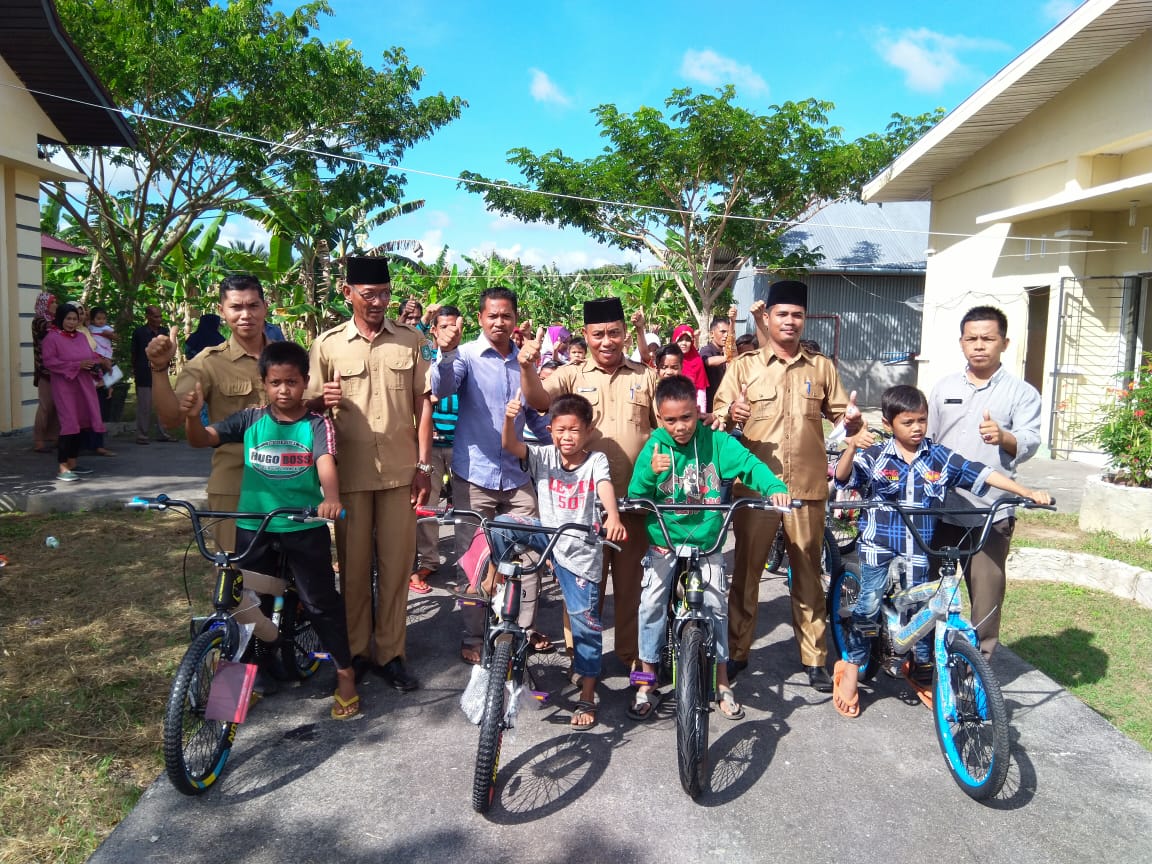 Sebanyak 20 Anak Terima Sepeda dari Pemdes Sekodi