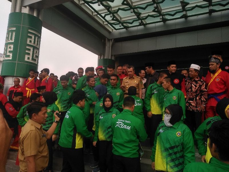 Gubernur Syamsuar Lepas Kontingen Tapak Suci Riau Menuju Kejuaraan Dunia