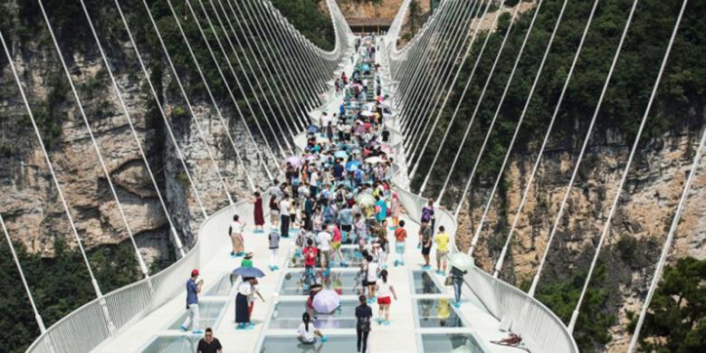 Jembatan Kaca di Cina Ditutup