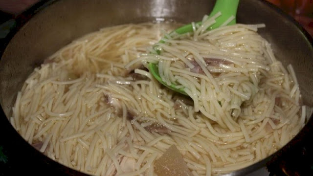 Makan Mie yang Disimpan 1 Tahun di Kulkas, 9 Orang Sekeluarga Tewas