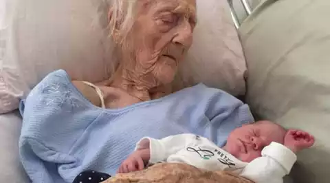 Nenek 101 Tahun Melahirkan Bayi Seberat 4 Kg