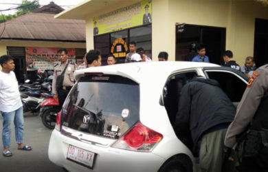 Diduga Selingkuh di Atas Mobil Brio Putih, Anggota DPRD Takalar Dipolisikan