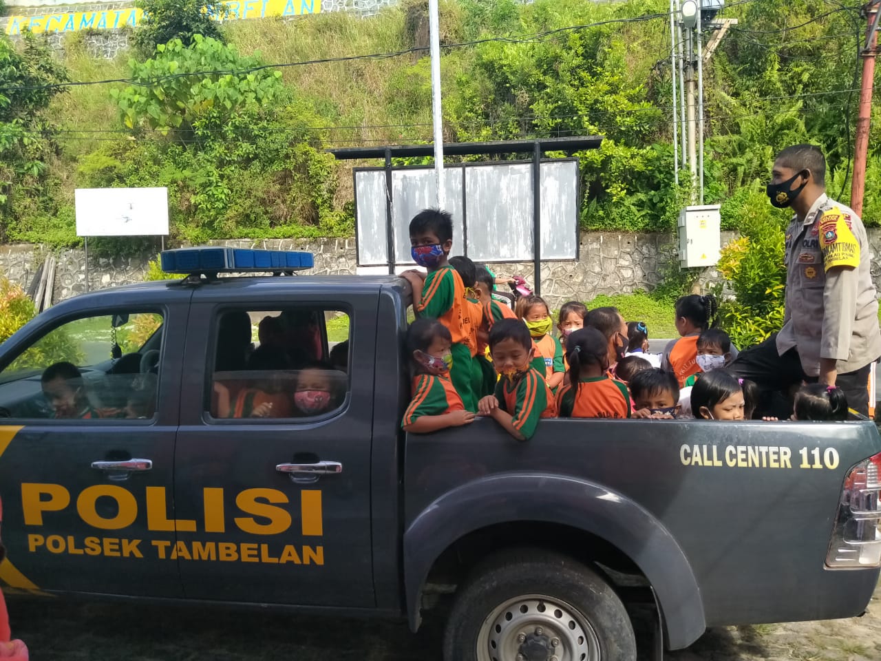 Murid-murid TK Kandil Bahar Kunjungi Mapolsek Tambelan dengan Antusias