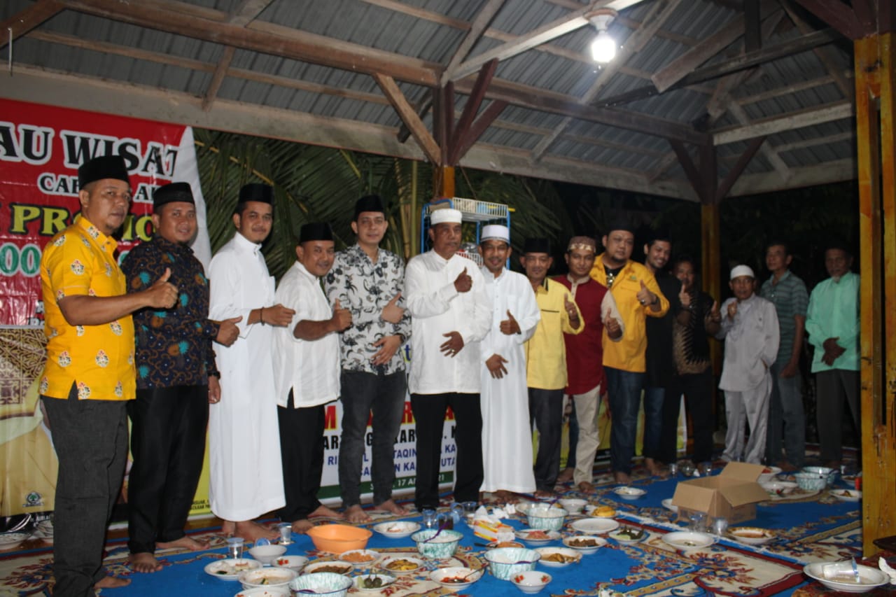 Buka Puasa Bersama, Sekretaris DPD Golkar Kunjungi PKBM Mutiara Kampar