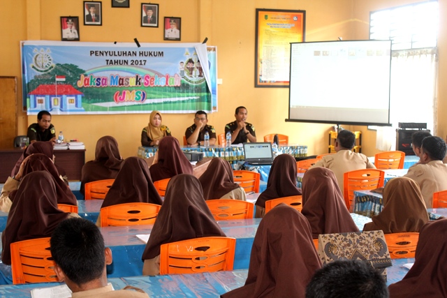 Tim JMS Beri Penyuluhan Hukum ke SMAN 2 Tembilahan