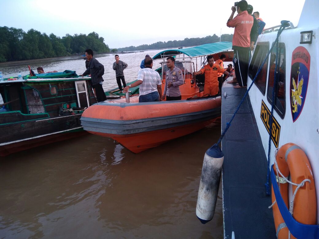 Jatuh ke Sungai Indragiri, ABK KM Safitri Belum Ditemukan