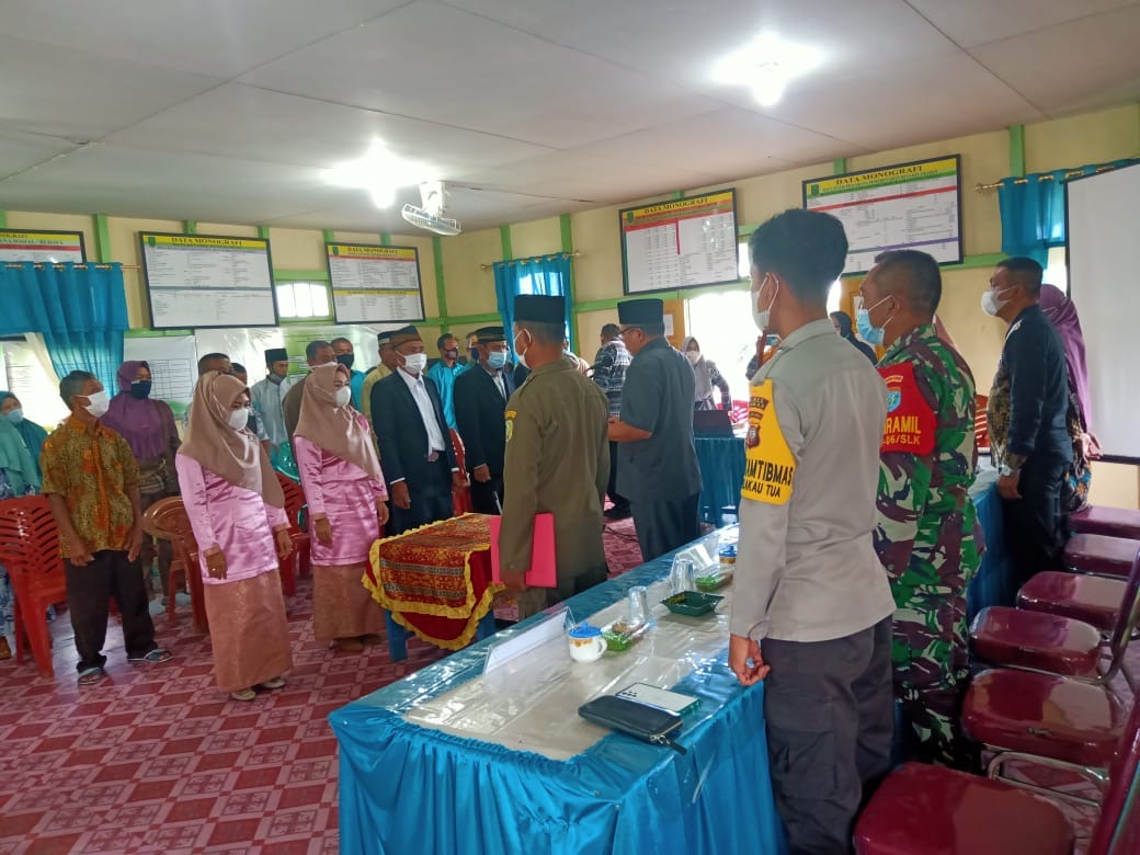 Danramil 06/Selakau Hadiri Pelantikan Anggota BPD Desa Binaan