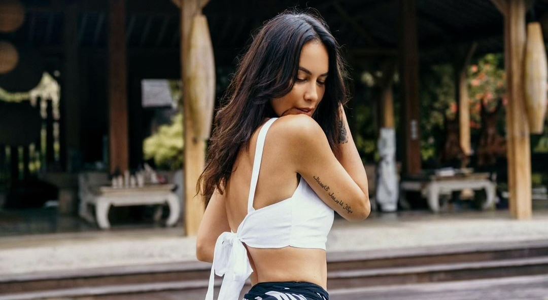 Sophia Latjuba Umbar Punggung Mulus, Netizen: Keterlaluan