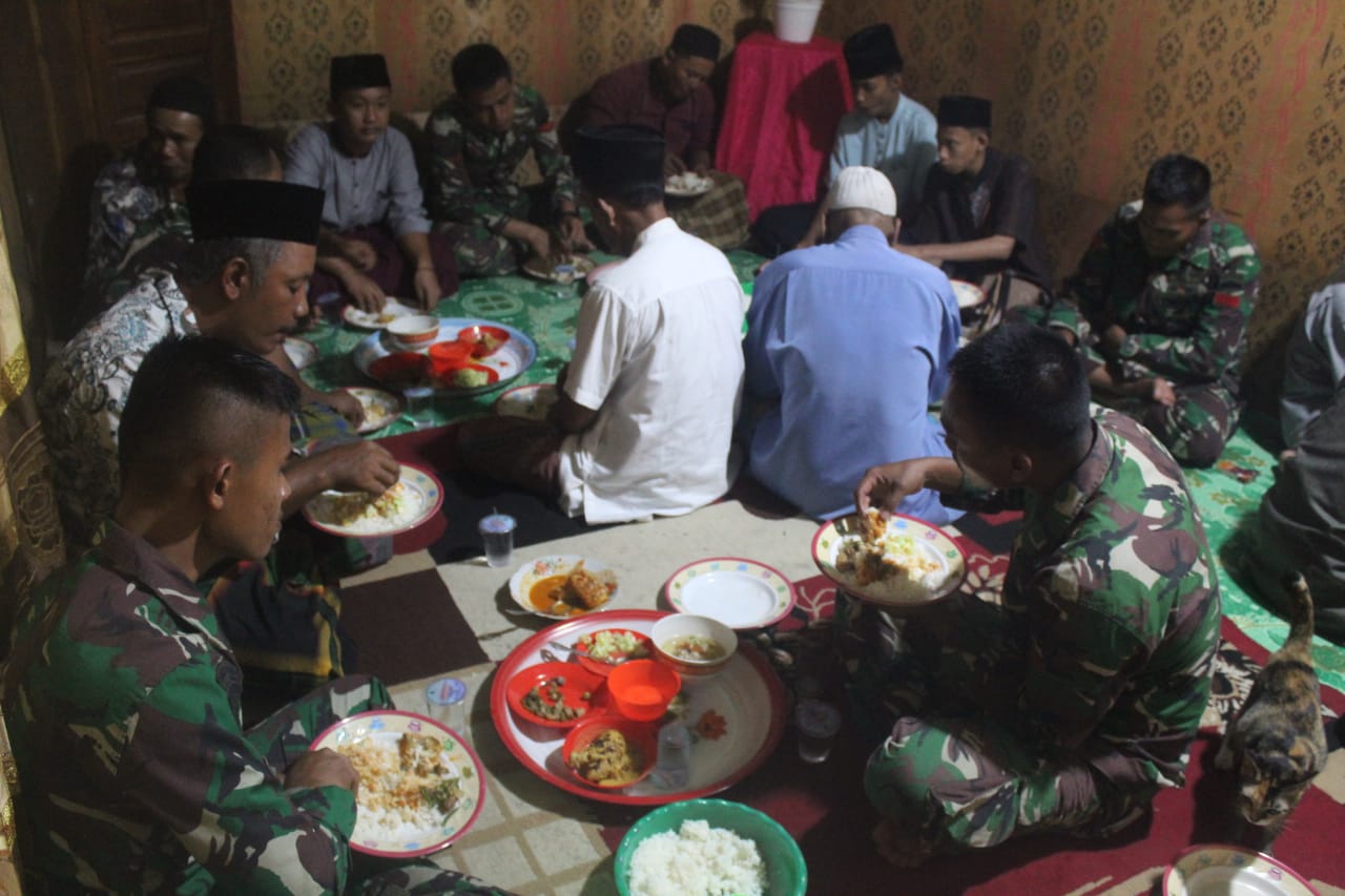 Satgas TMMD Kodim 0314/Inhil dan Warga Berbaur