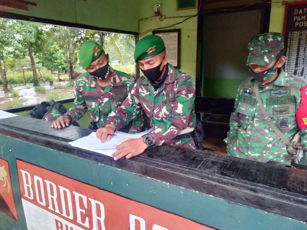 Serah Terima Pos Satgas Pamtas RI-PNG dari Yonif 125/Simbisa kepada Yonif 611/Awang Long
