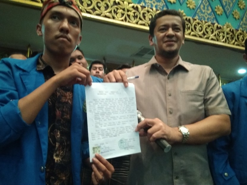 Dari Penandatanganan Tuntutan Massa Hingga Meminta Jokowi Mundur 