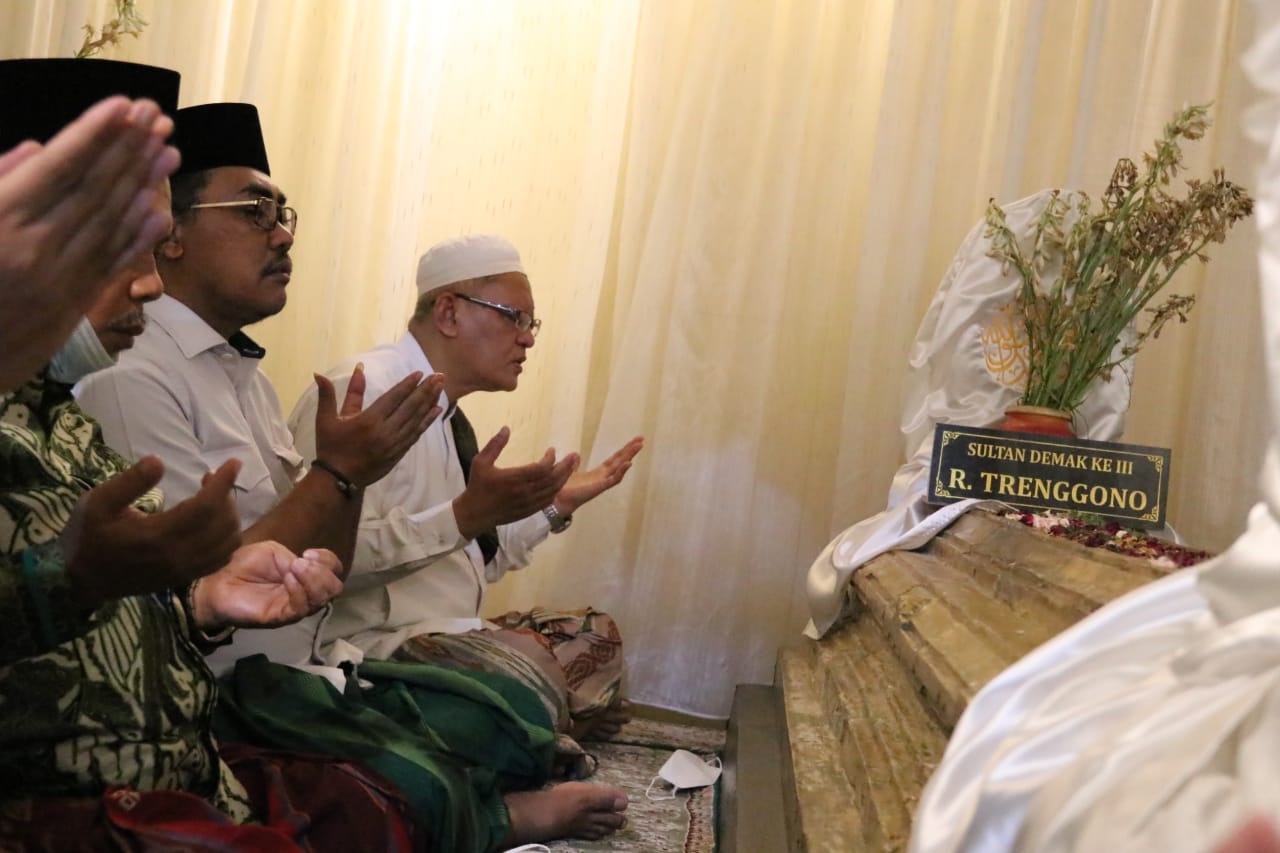 Kunjungi Makam Sunan Kalijogo dan Raden Patah, Gus Jazil: Jangan Lupakan Jasa Ulama