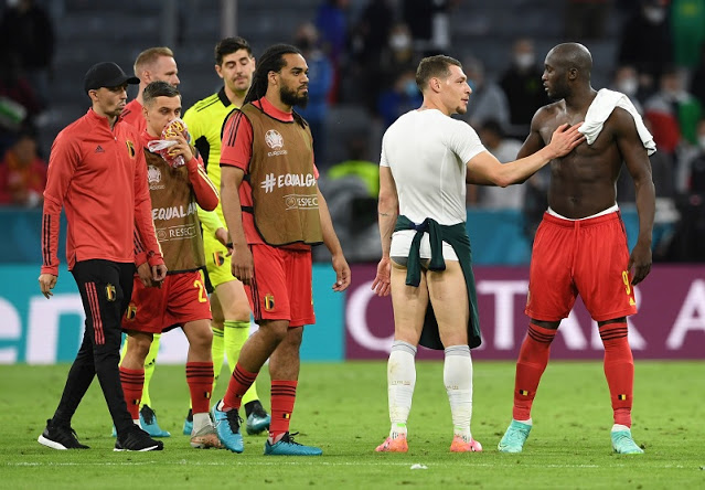 Lolos ke Semifinal, Pemain Timnas Italia Jadi Sorotan Usai Lakukan Selebrasi Buka Celana