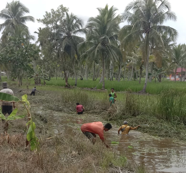 Warga Tanjung Harapan Rutin Lakukan Goro Anak Sungai