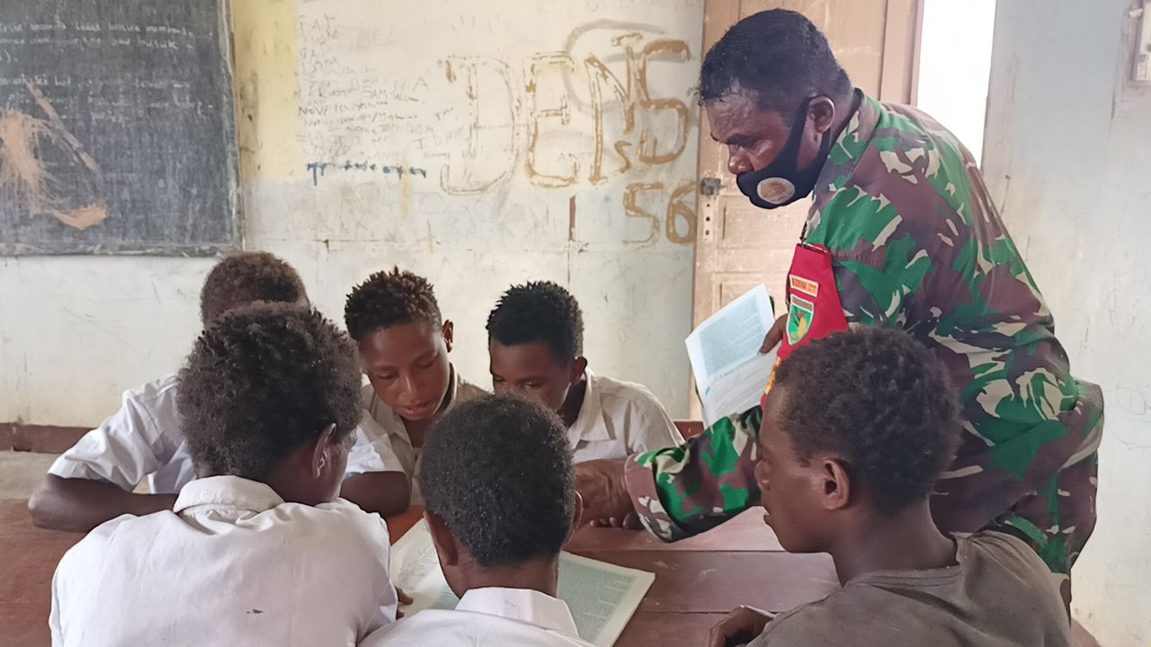 Kepedulian Satgas TMMD Kodim 1711/Boven Digoel Dalam Meningkatkan Mutu Pendidikan