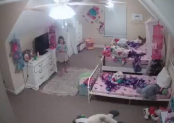 Hacker Retas Kamera Keamanan Gadis 8 Tahun dan Mengaku Sinterklas