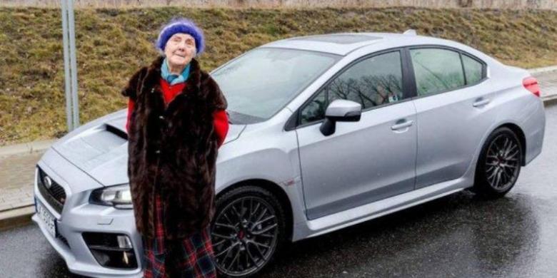 Dengan Subaru, Nenek 81 Tahun di Polandia Masih Jago Ngebut