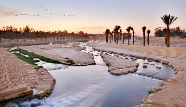 Warga Arab Saudi Nikmati Wadi Hanifa di Musim Dingin