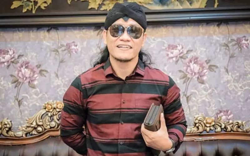 Gus Miftah: Saya Setuju Tempat Ibadah Ditutup