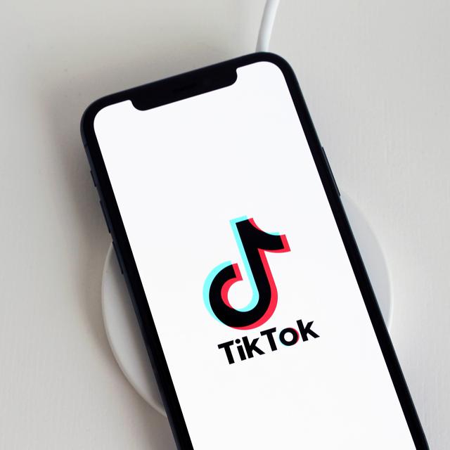 Bikin Konten TikTok di Rel, Pria ini Tewas Tertabrak Kereta
