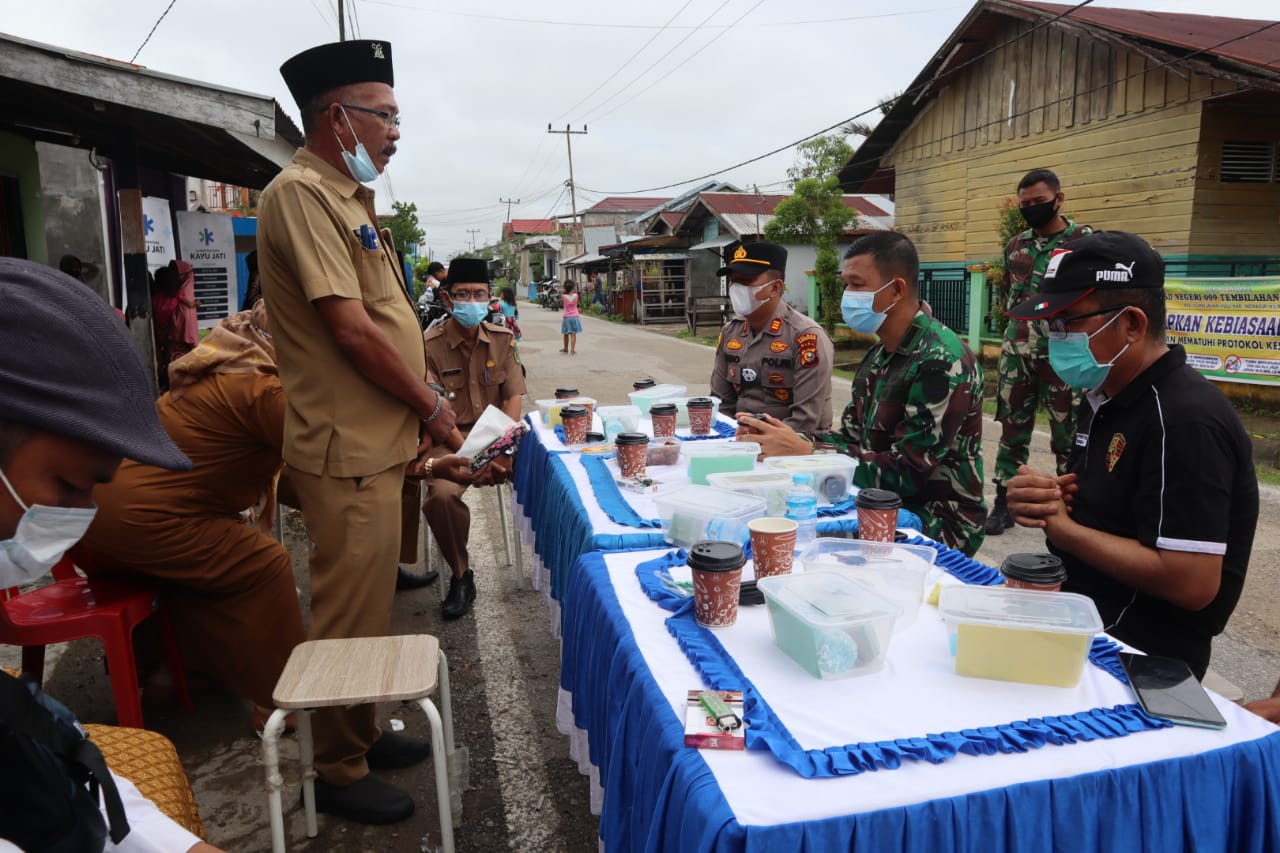 Kodim 0314/Inhil, Kapolsek Tembilahan Hulu dan Marlis Syarif Baksos Pengobatan Gratis