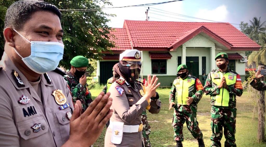 Sinergi Untuk Negeri, Polres Siak Beri Kue Dan Tumpeng Ke Koramil 03 Siak