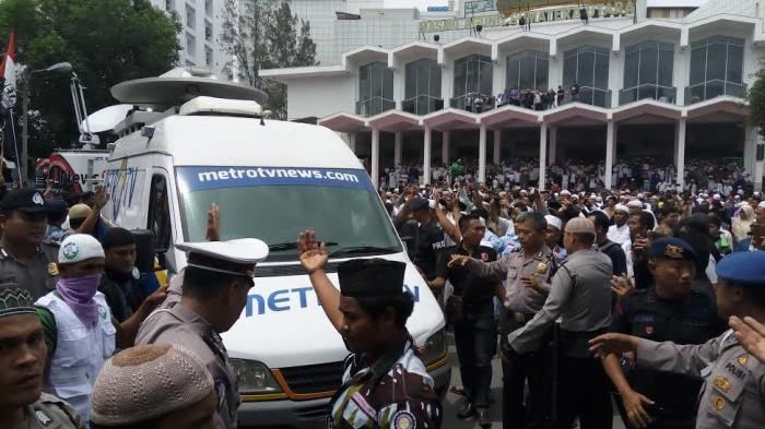 Kru Metro TV Diusir Dari Masjid Agung Medan