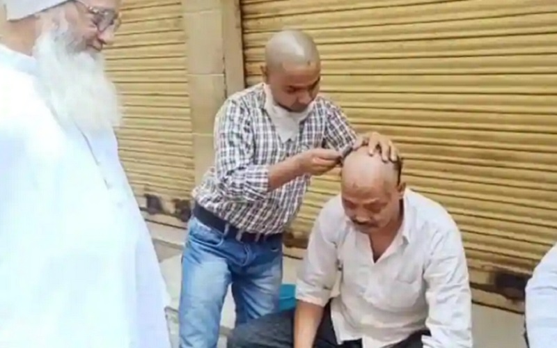 Komitmen Melawan Virus Corona, 111 Pemuda Muslim Cukur Rambut