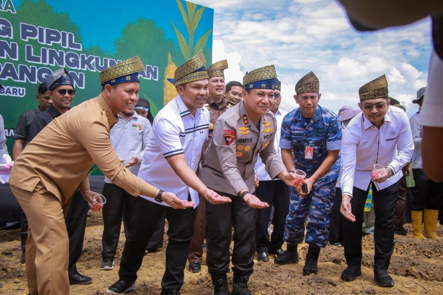 Pemko Pekanbaru Tanam 15 Ribu Batang Pohon Di Kawasan Kompleks Perkantoran Tenayan Raya