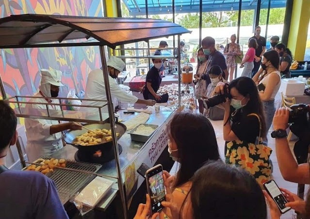 Thai Airways Banting Setir Jualan Gorengan, Namanya THAI Catering