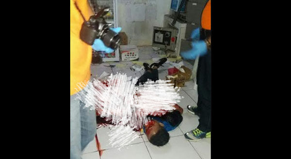 FOTO: Jadi Korban Perampokan, Karyawan Indomaret ini Tewas Bersimbah Darah