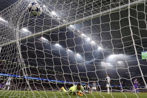 Tendangan Jarak Jauh Casemiro Bawa Real Madrid Unggul 2-1