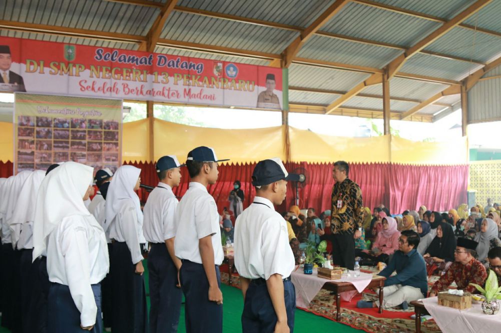 Kadis Kominfotik Riau Kukuhkan SMP Pelopor Kelas Kominfo