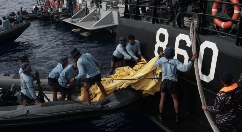 Tim SAR Temukan Paspor Pramugari dan Potongan Tubuh Korban Lion Air GT-610